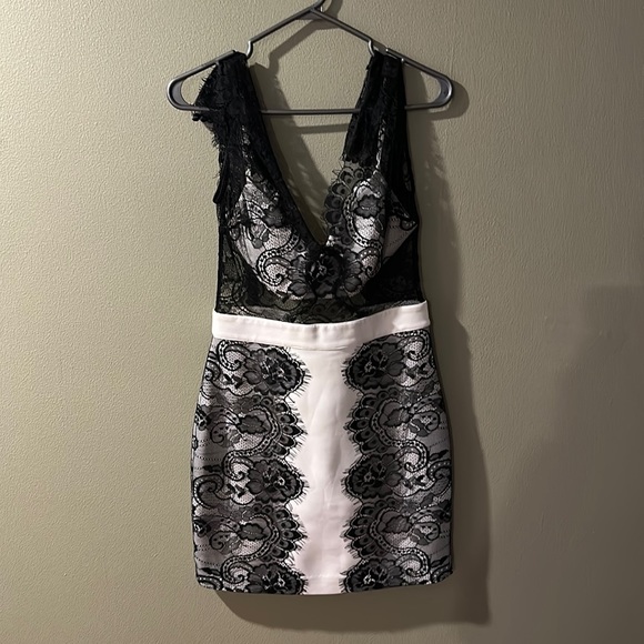 BEBE Knee length lady black and white dress - Picture 1 of 4